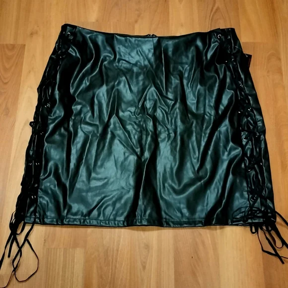 Sexy Faux Leather Mini Skirt - Picture 1 of 4